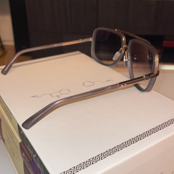 *Dita* Grey // Rose Gold Mach One - Picture 5 of 6